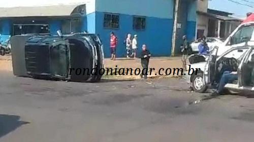 Na manhã desta terça-feira (26/09) um grave acidente entre veículos deixa vitimas em estado grave, cruzamento das Jacy-Parana com rua Buenos aires, bairro nova porto velho. Com o impacto da batida duas pessoas foram socorridas ate a UPA leste pela a UR do SAMU. Fonte:rondonianoar.com.br