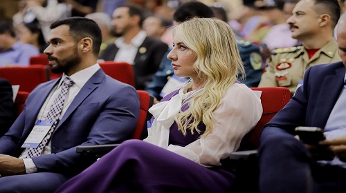 A deputada estadual Ieda Chaves (União Brasil) acompanha o 1º Fórum Permanente das Comissões de Constituição e Justiça e de Redação (CCJR). O evento, que começou nesta terça-feira (19) e segue até quinta-feira (21), tem como objetivo promover o debate, a interação e o fortalecimento das ações desempenhadas pelas CCJRs de todo o país e acontece na Assembleia Legislativa de Rondônia, em Porto Velho. Durante a abertura, Ieda Chaves destacou a relevância do evento para a democracia brasileira. "Este evento é extremamente importante para a democracia brasileira, pois visa promover o debate, a interação e o fortalecimento das ações desempenhadas pelas CCJR em âmbito nacional", disse. A deputada Ieda Chaves também ressaltou o papel fundamental das CCJRs na garantia da constitucionalidade e legalidade das leis. "Sabemos que as CCJRs são responsáveis por analisar e propor emendas aos projetos de lei que tramitam nas assembleias legislativas e, as normas legislativas precisam seguir o rito necessário e legal", afirmou. Expectativa A expectativa é que o encontro seja um momento de troca de experiências e conhecimentos entre os parlamentares de todo o Brasil, para aprimorar o trabalho das CCJRs. O encontro é coordenado pelo presidente da CCJR da Alero, deputado estadual Ismael Crispin (PSB). Programação O encontro vai contar com palestras, painéis de debate e uma aula magna, reunindo autoridades locais, em especial o Poder Judiciário, Ministério Público, Tribunal de Contas, Defensoria, Procuradoria Geral do Estado e Ordem dos Advogados do Brasil (OAB). A programação completa está disponível aqui. Texto: Etiene Gonçalves / Assessoria parlamentar Foto: Clevisson Melo