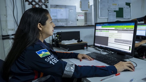 A Secretaria Municipal de Saúde (Semusa) informa à população que o telefone 192 do Serviço de Atendimento Móvel de Urgência (Samu) apresenta instabilidade nesta segunda-feira (4). Para garantir o atendimento dos chamados, a Prefeitura de Porto Velho disponibiliza um contato alternativo e provisório através do número (69) 98473-6211, exclusivo para ligações. A Semusa acionou a empresa responsável e aguarda que o sistema telefônico seja restabelecido totalmente em um curto período. A Secretaria conta com a compreensão da população e reafirma seu compromisso para sanar a falha o mais breve possível. Texto: Semusa Foto: Felipe Ribeiro Superintendência Municipal de Comunicação (SMC)