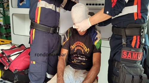 Na manha desta sexta-feira (08/9) SAMU se deslocou até rua chico mendes, Bairro mariana zona leste de Porto Velho, para atender um chamado de agressão. Informações repassada a nossa equipe de reportagem a vitima Silvio, de 48 anos foi agredido na madruga por quatro pessoas a vítima foi atingida com várias pauladas na cabeça, a equipe do SAMU foi até o local para realizar os primeiros atendimentos. Silvio foi levado até a UPA leste de Porto Velho, com o ferimento na cabeça, a PM foi chamada para registrar a ocorrência. Fonte:rondonianoar.com.br
