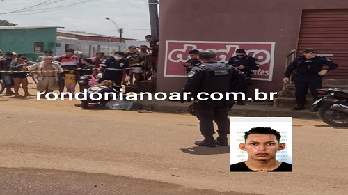 A vítima Maurício Axel de Souza da Silva, 21, foi morto na manhã desta quarta-feira (13/09), entre as Rua Chirleane e Sheila Regina, bairro: Teixeirão, zona leste de Porto Velho-RO. Informações que populares ouviram tiros e avistaram Maurício pedindo socorro dizendo que teria sido baleado nas costas, em seguida caiu do veículo. O Samu foi chamado, a vitima já estava sem vida. A PM isolou o local até a chegada da perícia e rabecão da Polícia Civil. . Fonte: rondonianoar.com.br