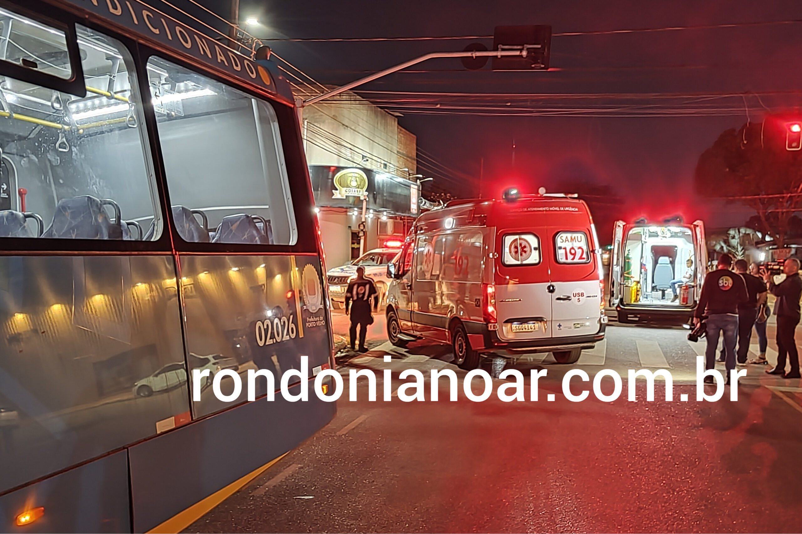 GRAVE: Acidente envolvendo uma motocicleta e um ônibus.