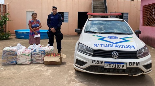As creches da Tia Lúcia e da Vó Maria, na zona leste de Porto Velho, foram contempladas, ontem, 19, com 273 quilos de alimentos, arrecadados por ocasião da 3ª Corrida e Caminhada Batalhão Belmont. De acordo com o major PM Paulo Lima, comandante do 5º Batalhão, os locais foram escolhidos, tendo em vias que atendem crianças carentes a serem cuidadas, alimentadas e educadas, trabalho realizado de forma voluntária por suas cuidadoras. O Batalhão Belmont agradece a todos os atletas que se inscreveram na 3ª edição da Corrida Belmont e doaram os alimentos, possibilitando através deste ato de generosidade, ajudar o próximo. Fonte e fotos: Seção de Comunicação Social do 5° BPM/P5