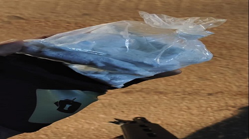 POLÍCIA MILITAR PRENDE HOMEM COM COCAÍNA EM FRENTE DE CONDOMÍNIO POPULAR