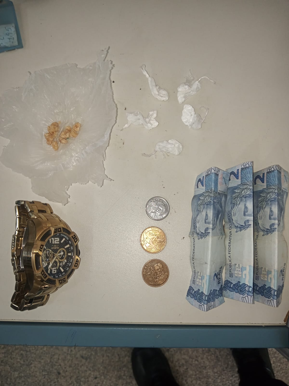 POLÍCIA MILITAR PRENDE JOVEM POR TRÁFICO DE DROGAS