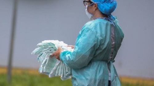 Profissionais de enfermagem não precisam quitar anuidade para renovar carteira, decide STF