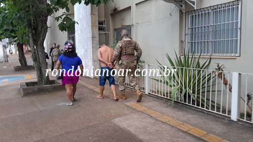 Na manha desta quarta-feira (06/12) a Delegacia Especializada em Repressão a Crimes Contra o Patrimônio, realizou uma operação para prender suspeitos envolvidos em roubo de drogas no prédio do laboratório criminal da pericia em Porto Velho-RO. A Policia Civil está cumprindo cinco mandado de prisão e nove busca e apreensão que estão sendo realizados na capital de PVH. Fonte: rondonianoar.com.br
