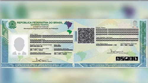 A nova Carteira de Identidade Nacional (CIN) começa a ser emitida em Rondônia a partir desta segunda-feira (4). O documento irá unificar possíveis números de registro que existam em cada um das 27 Unidades da Federação (UF), o que vai impedir identidades com numerações diferentes. A CIN será emitida em duas versões: física e digital, que possuem o mesmo layout e segurança. O governador de Rondônia, Marcos Rocha, enfatiza que é mais um avanço para o Estado, garantindo um importante atendimento à população, tendo a premissa de beneficiar principalmente aqueles que nunca tiveram um documento de identidade e terão a primeira via emitida. “A segurança é importante no novo modelo da Carteira de Identidade Nacional. O estado de Rondônia está apto a emitir e, a partir de agora, as novas identidades emitidas, inclusive a segunda via, passam a ser do novo modelo, que adota o número de inscrição do CPF (Cadastro de Pessoas Físicas) como registro geral”, reforça. Como opção para solicitar a Nova Carteira de Identidade Nacional (CIN), o Portal do Cidadão do Governo de Rondônia estará disponível a partir desta segunda-feira (4), para acesso e realização de agendamentos para a emissão do documento. O Portal do Cidadão pode ser acessado em https://portaldocidadao.ro.gov.br/, para a realização de agendamentos online, que serão feitos diariamente, com limite de senhas. Os atendimentos de cadastro e confecção da nova CIN serão feitos de forma presencial. A emissão da primeira via é gratuita, direito garantido pela Lei Federal n° 7.116, de 29 de agosto de 1983. Na segunda e demais vias são cobradas taxas, com valores e regras estabelecidos pela Unidade de Federação (UF). DOCUMENTOS EXIGIDOS PARA A EXPEDIÇÃO DA NOVA CARTEIRA DE IDENTIDADE NACIONAL DOCUMENTOS OBRIGATÓRIOS: Qualquer documento original contendo CPF ou espelho da Receita Federal; Certidão de Nascimento original; (expedida nos últimos 5 anos); Certidão de Casamento original (expedida nos últimos 5 anos); Não será aceito documento de União Estável; Se divorciado, apresentar Certidão de Casamento atualizada com averbação de divórcio; Brasileiro Naturalizado apresentar o Certificado de Naturalização; Comprovante de residência original. DOCUMENTOS OPCIONAIS: CNH (Carteira Nacional de Habilitação); Cartão do SUS; Título de Eleitor (em caso de maior de 16 anos); CTPS (Carteira de Trabalho); Carteira Profissional; Registro Militar; PIS/PASEP; Tipagem Sanguínea. OBSERVAÇÕES: CPF precisa estar regularizado junto à Receita Federal; Evitar o uso de camisa branca para não coincidir com o fundo branco; Durante o registro fotográfico, não usar óculos, acessório marcante ou maquiagem exagerada; Os dados constantes na Certidão apresentada devem ser coincidentes com os registros existentes na Receita Federal; Pessoas com Transtorno do Espectro Autista(TEA) – Laudo Médico, comprovando que é pessoa com Transtorno do Espectro Autista com CID; A troca do RG antigo pela nova Carteira de Identidade Nacional(CIN), bem como a emissão da primeira via desse documento, em formato físico (papel de segurança) e digital, será gratuita. Porém, para emitir a reimpressão (segunda via), será cobrada uma taxa; A substituição da RG pela nova Carteira de Identidade Nacional (CIN) em formato físico (papel de segurança) e digital, poderá ser feita de forma gradual e Gratuita até 2032. Fonte Texto: Richard Neves Fotos: Arquivo Ministério da Justiça Secom - Governo de Rondônia