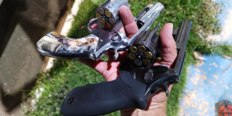 Arma de fabricação colombiana é apreendida pela Polícia Militar