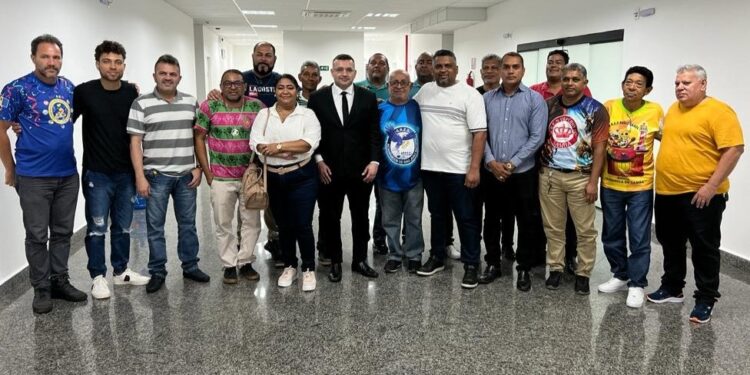Deputado Ribeiro do Sinpol incentiva retomada do desfile das escolas de samba