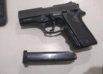 POLÍCIA MILITAR PRENDE SUSPEITO DE HOMICÍDIO, APREENDE ARMA E DROGAS