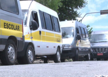 Semtran vistoria vans de transporte escolar e alerta para riscos do transporte clandestino