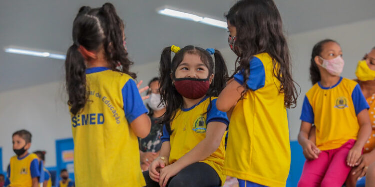 Cerca de 43 mil crianças voltam às aulas na rede municipal após o carnaval