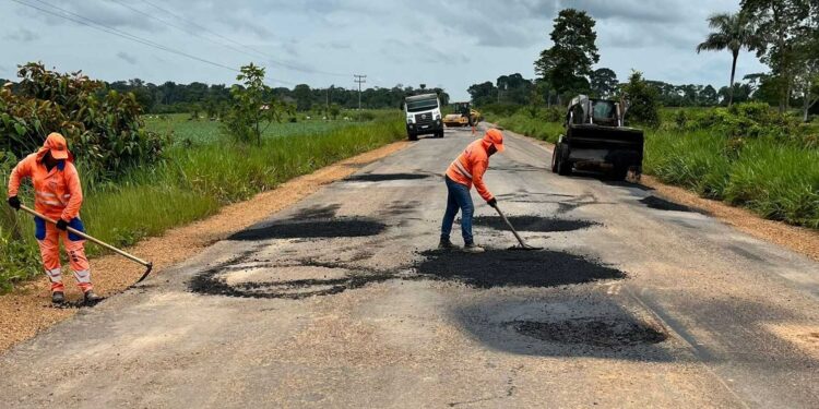Deputado Pedro Fernandes celebra início do trabalho de manutenção da RO-205