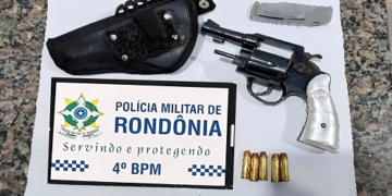 POLÍCIA MILITAR EVITA CONFRONTO EM LANCHONETE E PRENDE INDIVIDUO POR PORTE ILEGAL DE ARMA DE FOGO