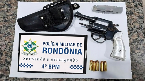 POLÍCIA MILITAR EVITA CONFRONTO EM LANCHONETE E PRENDE INDIVIDUO POR PORTE ILEGAL DE ARMA DE FOGO