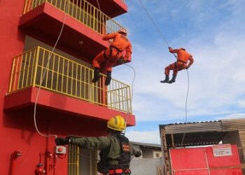 Governo do Estado entrega torre de salvamento ao Corpo de Bombeiros reforçando o treinamento de resgate em alturas