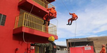 Governo do Estado entrega torre de salvamento ao Corpo de Bombeiros reforçando o treinamento de resgate em alturas