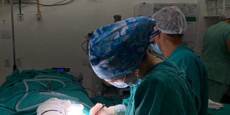 Cirurgias em pacientes com Parkinson estão sendo realizadas no Hospital de Base Dr. Ary Pinheiro