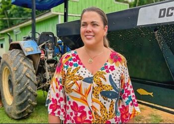 Cláudia de Jesus entrega maquinário agrícola em Machadinho do Oeste