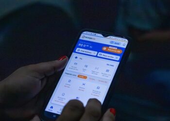 Aplicativo que permite carregamento online do Comcard soma mais de 400 mil downloads; veja como usar