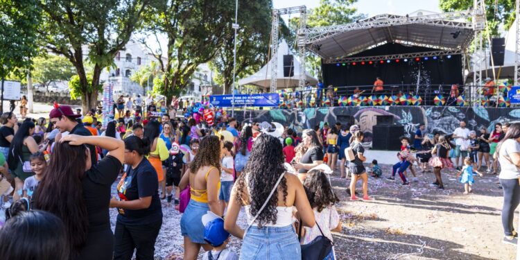 CARNAVAL Famílias se divertem no Curumim Folia, realizado pela Prefeitura de Porto Velho