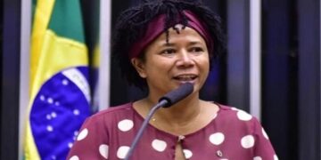 Deputada Sílvia Cristina comemora a transposição de mais 58 servidores do ex-território para os quadros da União