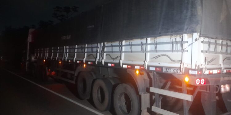 Fatalidade: homem morre atropelado por carreta BR-319.