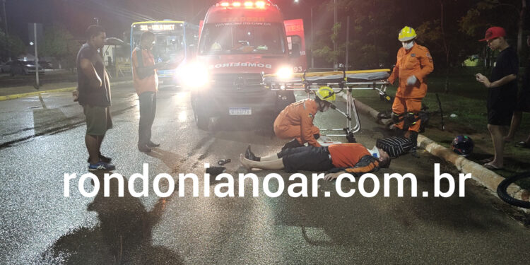 Quebra-mola: motociclista perde o controle e cai