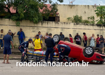 Veículo capota em via pública em Porto Velho.