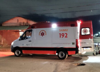 Urgente: Na leste homem é ferido a faca dentro de sua residência