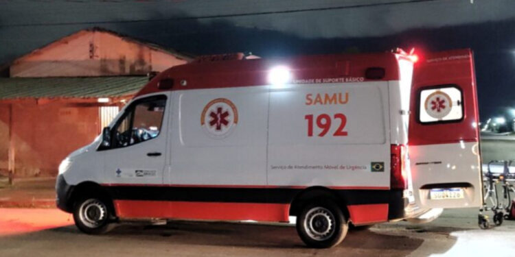 Urgente: Na leste homem é ferido a faca dentro de sua residência