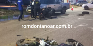 Motociclista colidiu com camionete