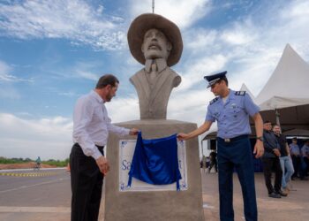 Santos Dumont é homenageado com monumento na nova avenida de Porto Velho