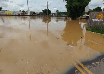 Rio sobe 17 centímetros durante a noite e chega a 16,45m
