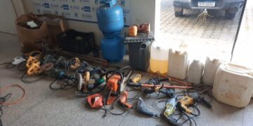 POLÍCIA MILITAR RECUPERA MOTOCICLETA E DIVERSOS EQUIPAMENTOS FURTADOS