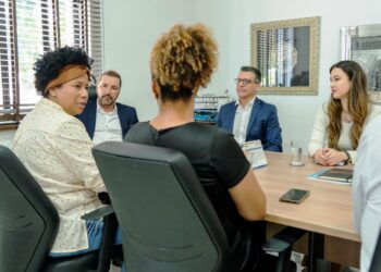 Deputada Sílvia Cristina defende ampliação dos serviços de reabilitação, durante reunião com prefeito da capital