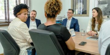 Deputada Sílvia Cristina defende ampliação dos serviços de reabilitação, durante reunião com prefeito da capital