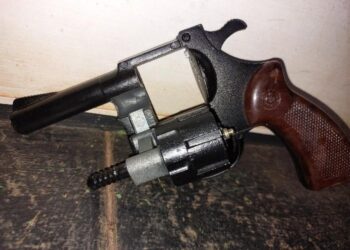 PM PRENDE HOMEM POR PORTE ILEGAL DE ARMA DE FOGO APÓS DENÚNCIA