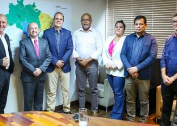 Alan Queiroz fortalece cooperação entre Assembleias Estaduais em encontro com presidente da Unale