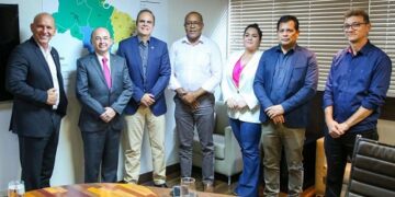 Alan Queiroz fortalece cooperação entre Assembleias Estaduais em encontro com presidente da Unale