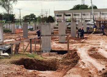 Alan Queiroz propõe realocação de escola abandonada para construção de moradias sociais em Porto Velho