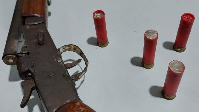 POLÍCIA MILITAR PRENDE HOMEM QUE PORTAVA ARMA DE FOGO ARTESANAL