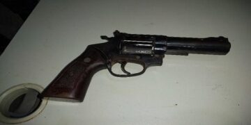 POLÍCIA MILITAR APREENDE REVÓLVER EM RODEIO NA ÁREA RURAL