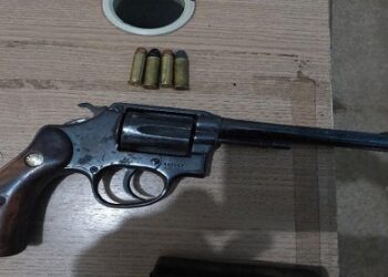 POLÍCIA MILITAR PRENDE HOMEM ARMADO EM DISTRIBUIDORA