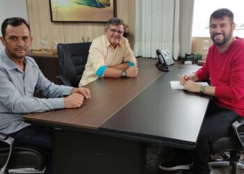 Deputado Nim Barroso reafirma compromisso com Castanheiras