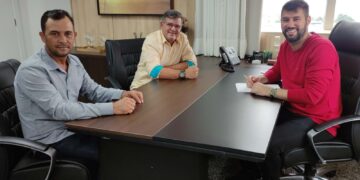 Deputado Nim Barroso reafirma compromisso com Castanheiras