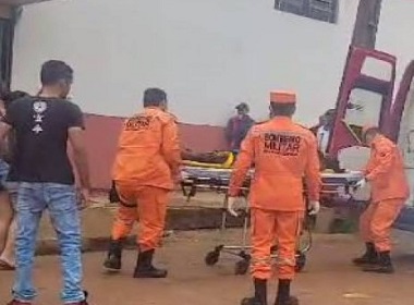homem é socorrido após ser baleado com dois tiros na cabeça
