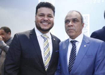 Assembleia prestigia posse do conselheiro Edilson de Sousa Silva na presidência da Atricon