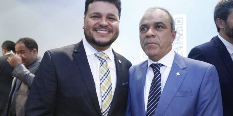 Assembleia prestigia posse do conselheiro Edilson de Sousa Silva na presidência da Atricon